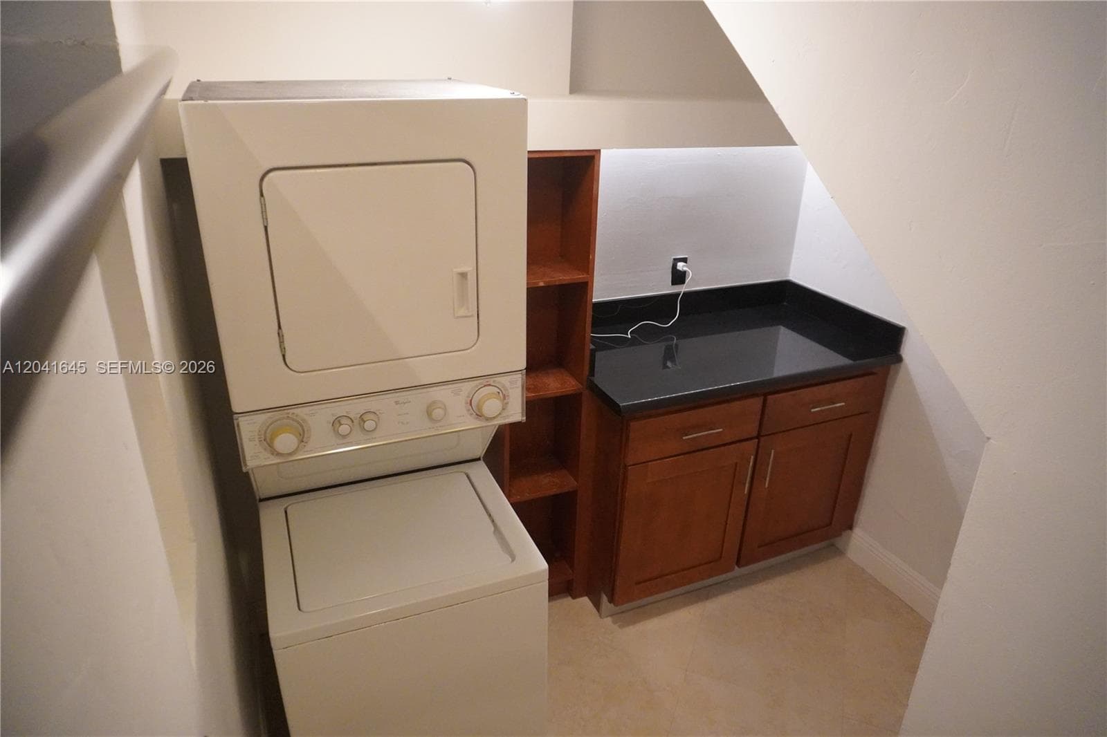 WASHER/DRYER INSIDE THE UNIT