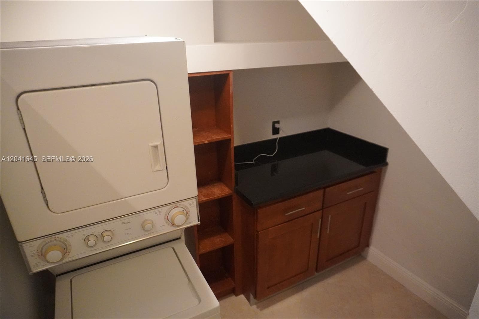 WASHER/DRYER INSIDE THE UNIT