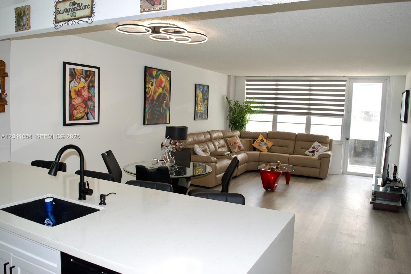 SEA AIR TOWERS CONDO · #423 in Hollywood - Photo 2
