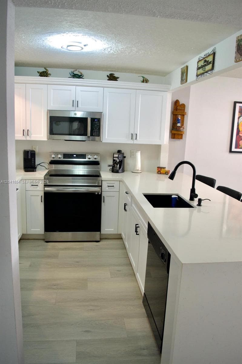 SEA AIR TOWERS CONDO · #423 in Hollywood - Photo 7
