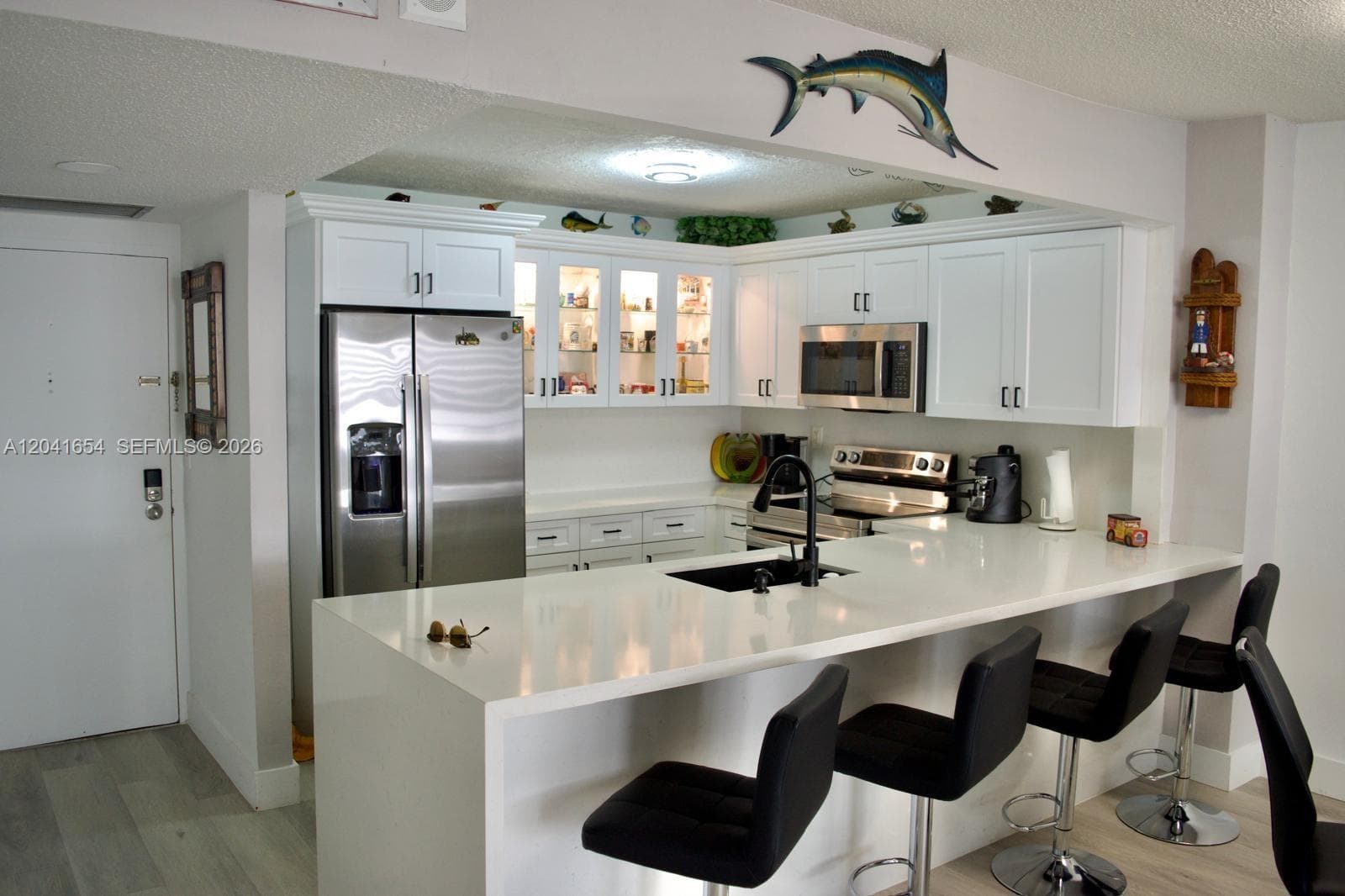 SEA AIR TOWERS CONDO · #423 in Hollywood - Photo 1