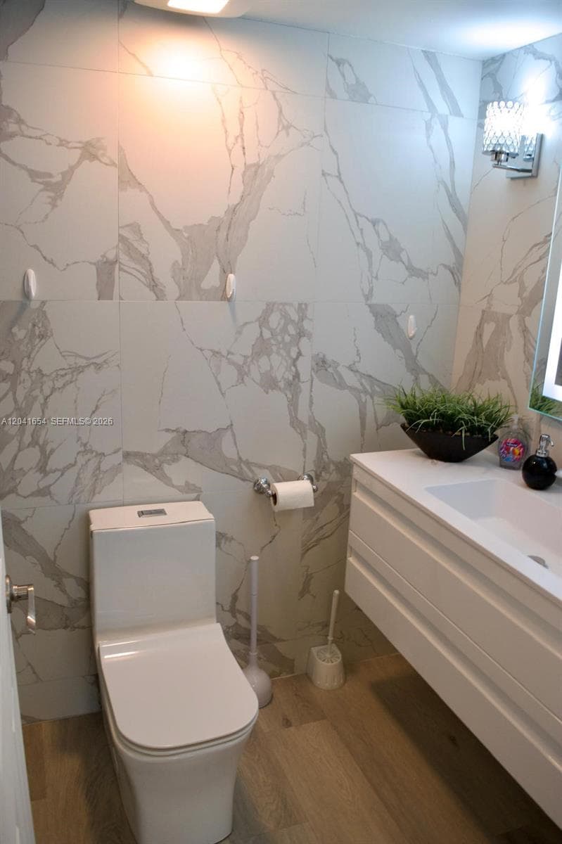 SEA AIR TOWERS CONDO · #423 in Hollywood - Photo 11