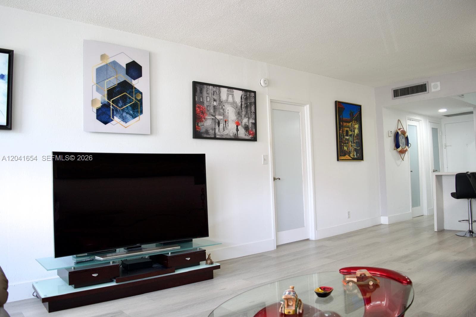 SEA AIR TOWERS CONDO · #423 in Hollywood - Photo 4