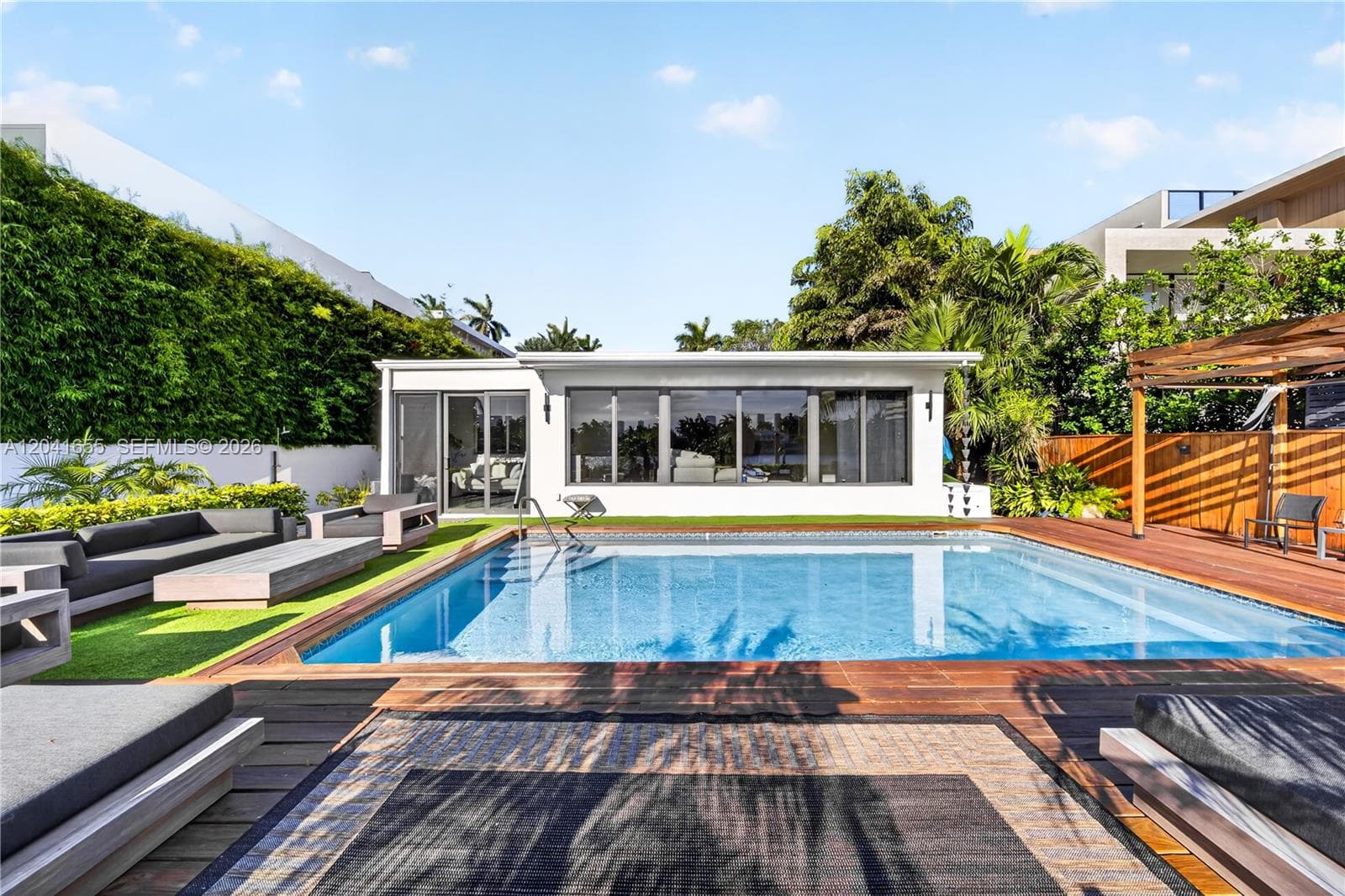 460 W Dilido Dr photo 2
