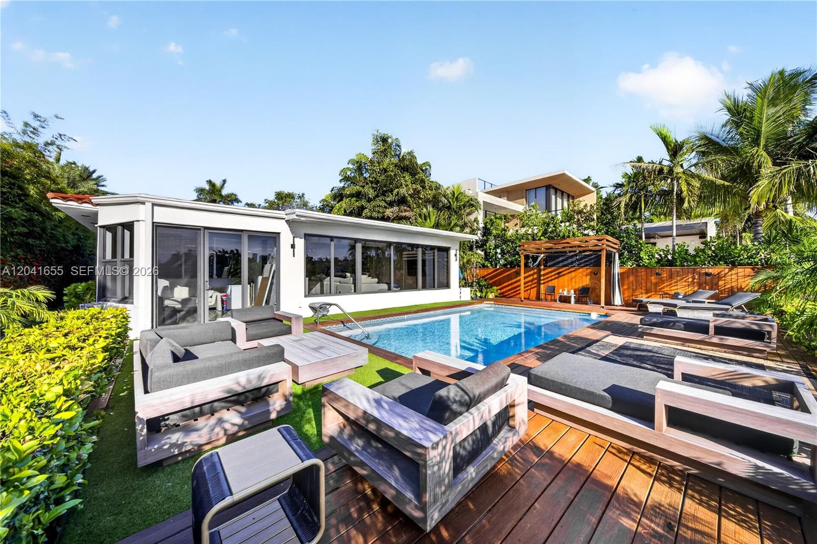 460 W Dilido Dr photo 3