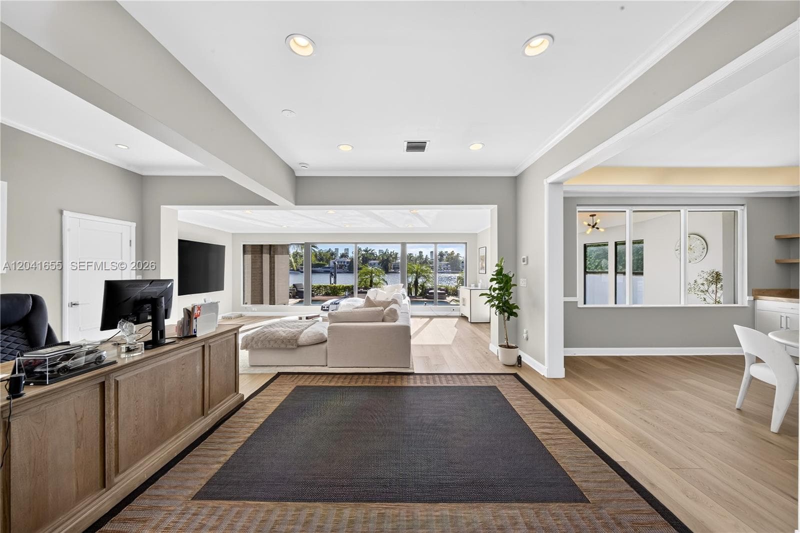 460 W Dilido Dr photo 8