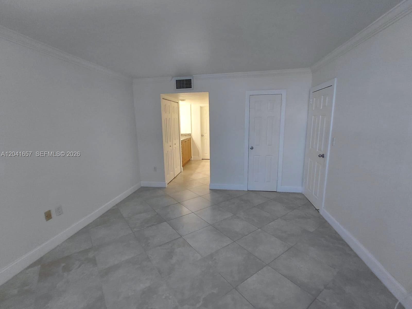 ARLEN BEACH CONDO · #619 in Miami Beach - Photo 15