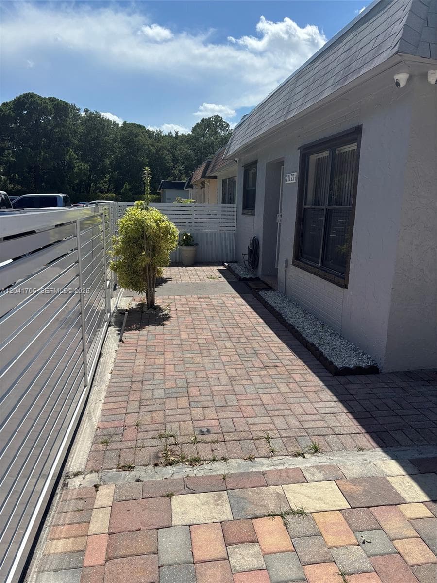 21122 NW 39th Ave photo 6