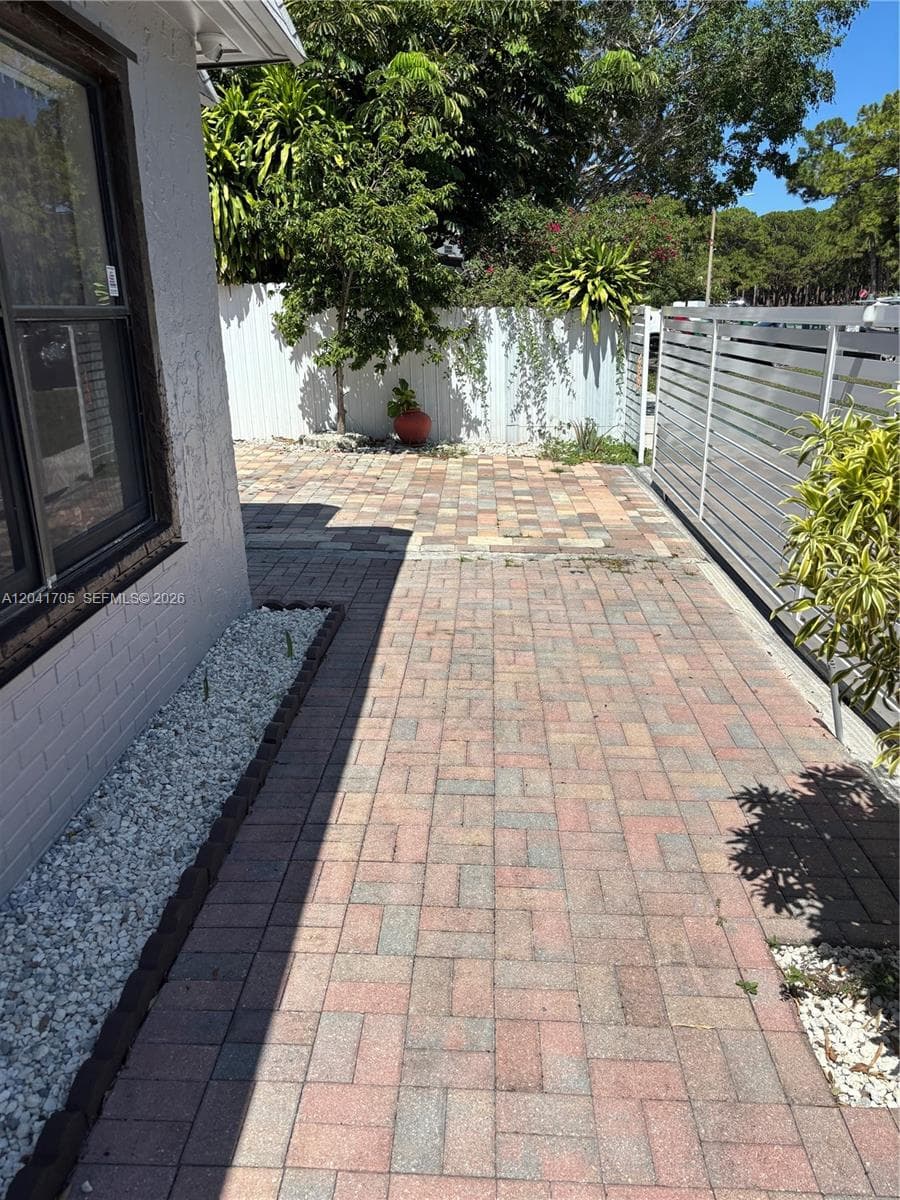 21122 NW 39th Ave photo 7