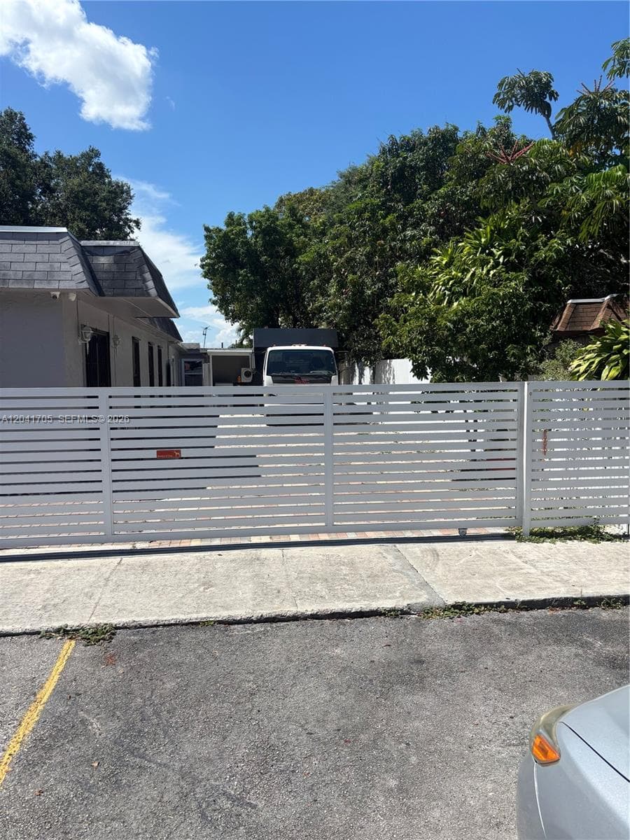 21122 NW 39th Ave photo 3