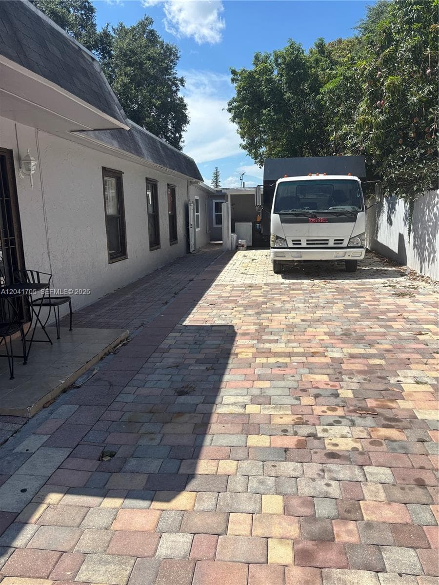 21122 NW 39th Ave photo 5