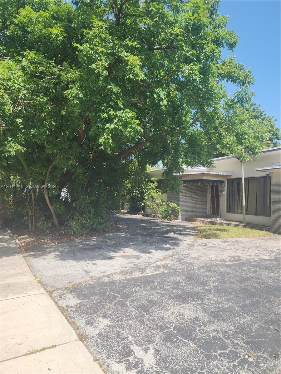 2070 Keystone Blvd photo 6