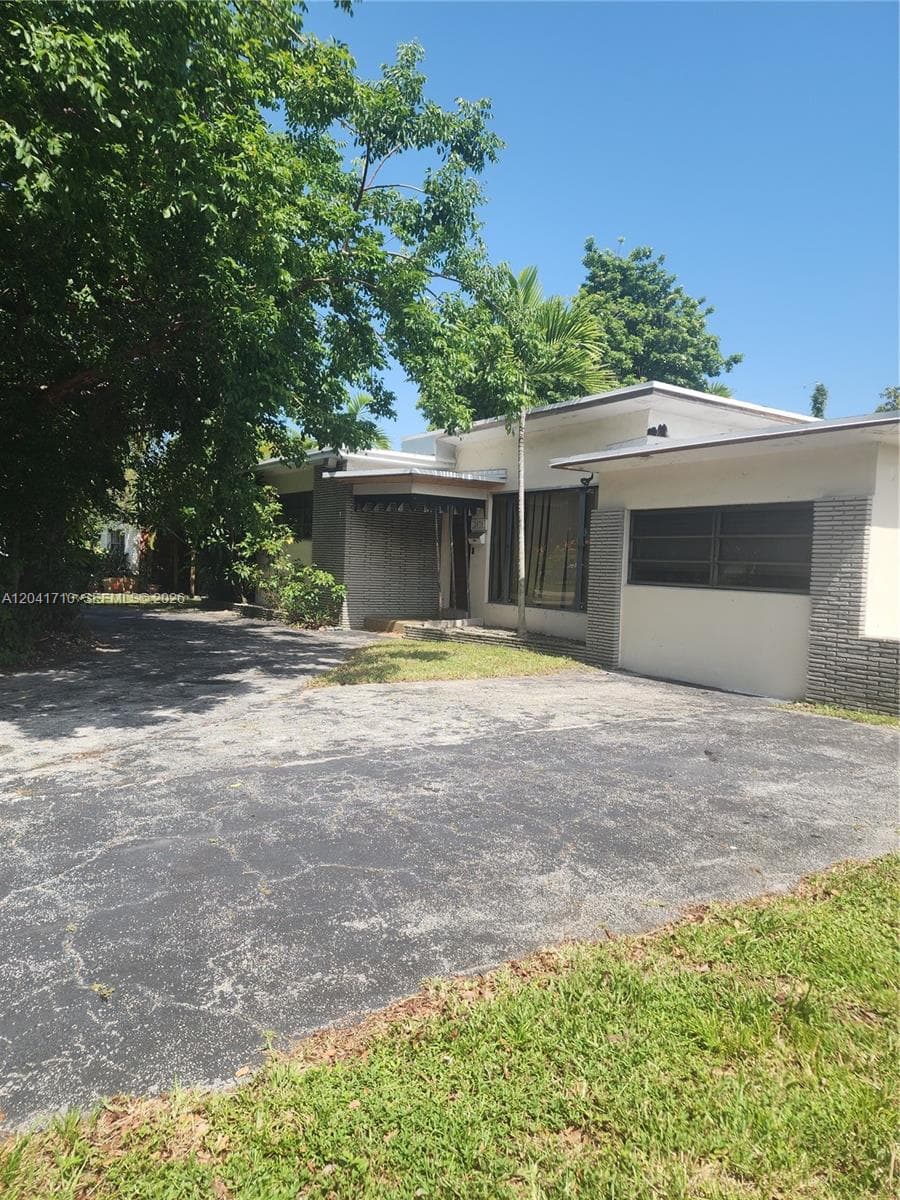 2070 Keystone Blvd photo 7