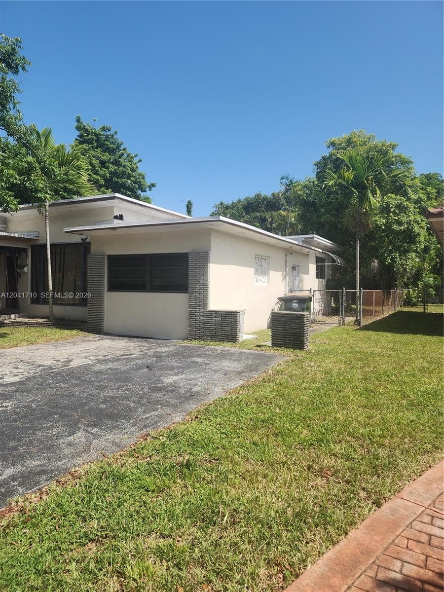 2070 Keystone Blvd photo 5