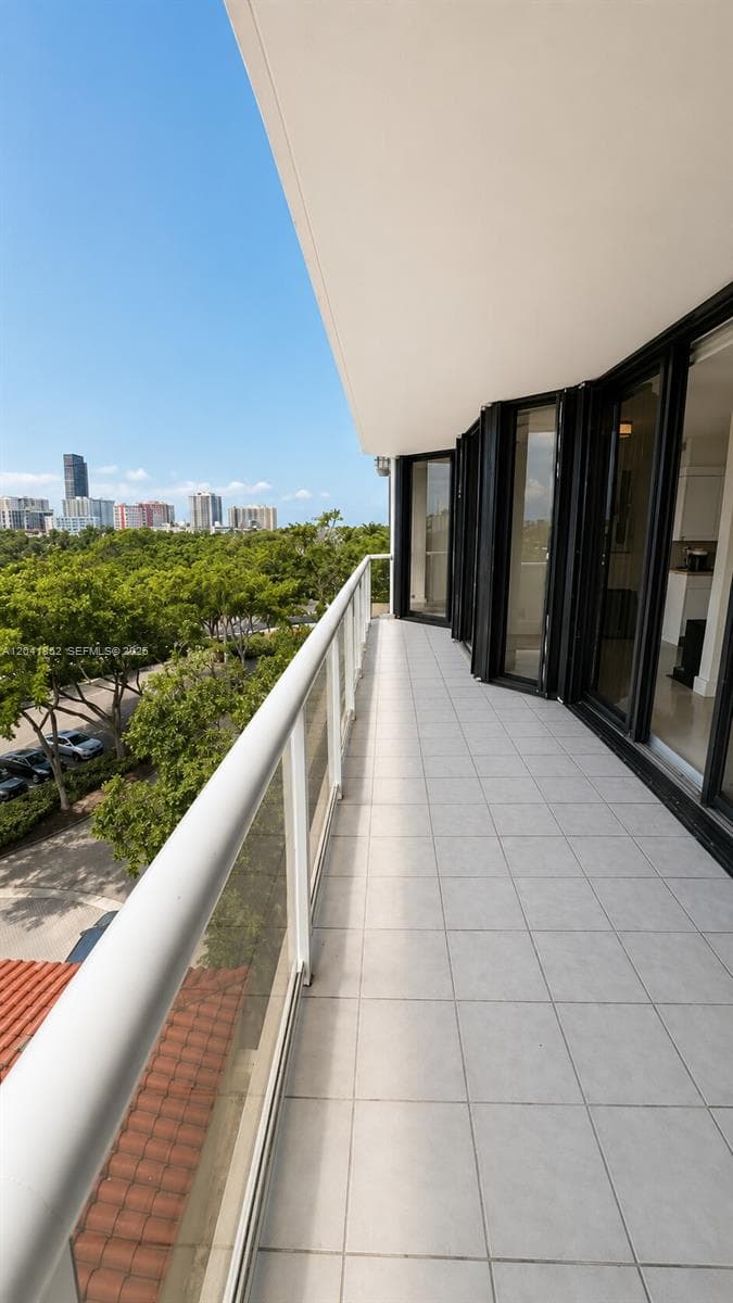 HARBORSIDE AT THE WATERWA · #502 in Aventura - Photo 13