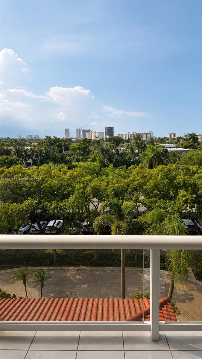 HARBORSIDE AT THE WATERWA · #502 in Aventura - Photo 32