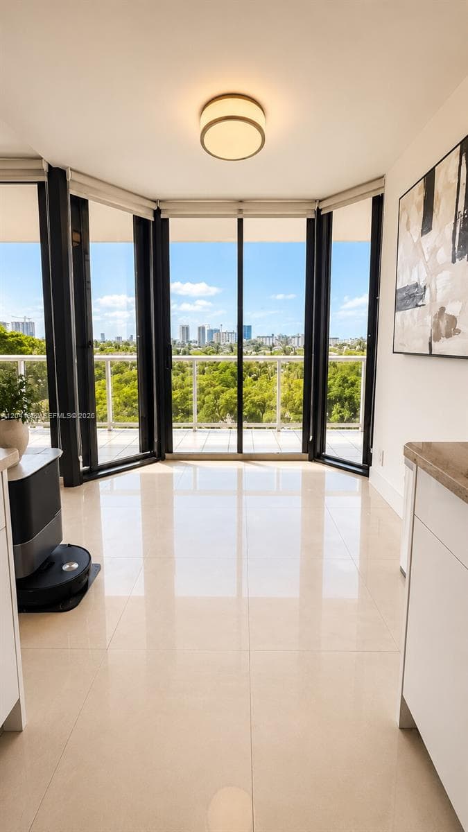 HARBORSIDE AT THE WATERWA · #502 in Aventura - Photo 5