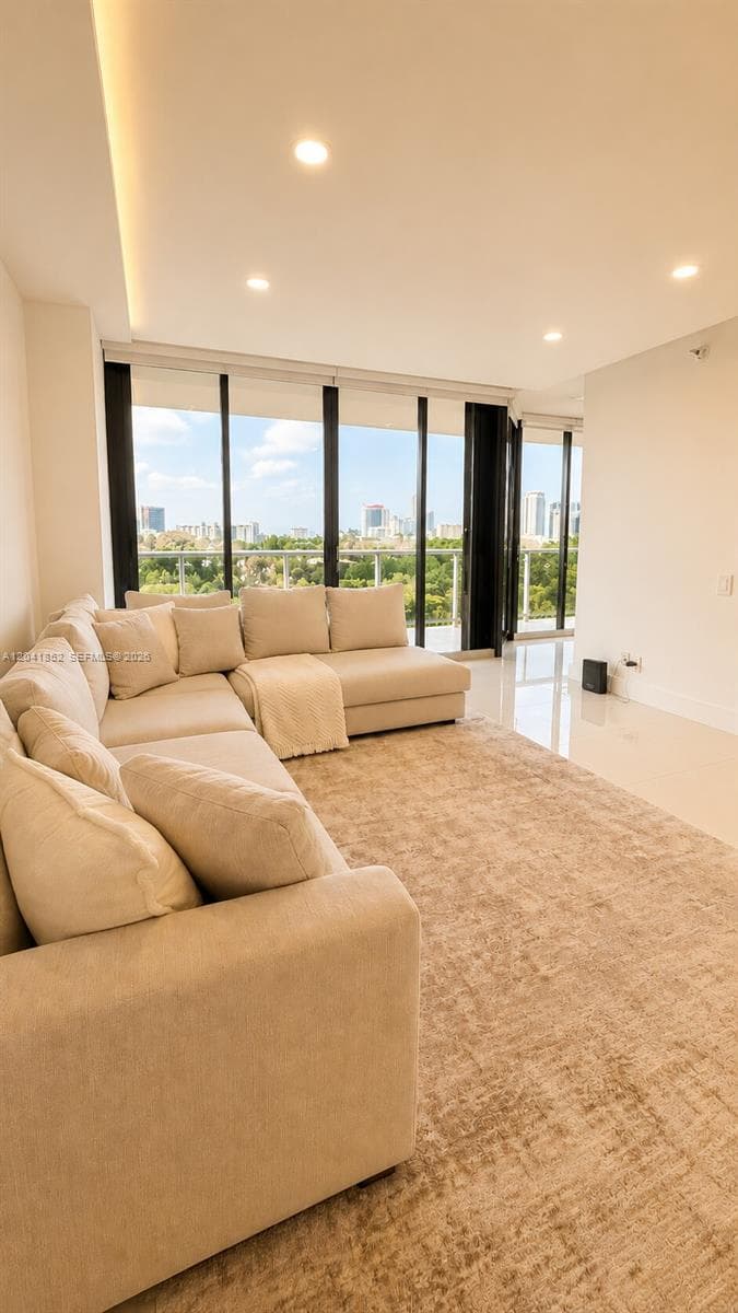 HARBORSIDE AT THE WATERWA · #502 in Aventura - Photo 9
