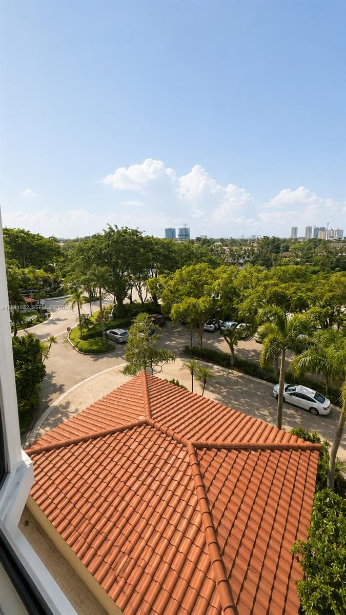 HARBORSIDE AT THE WATERWA · #502 in Aventura - Photo 33