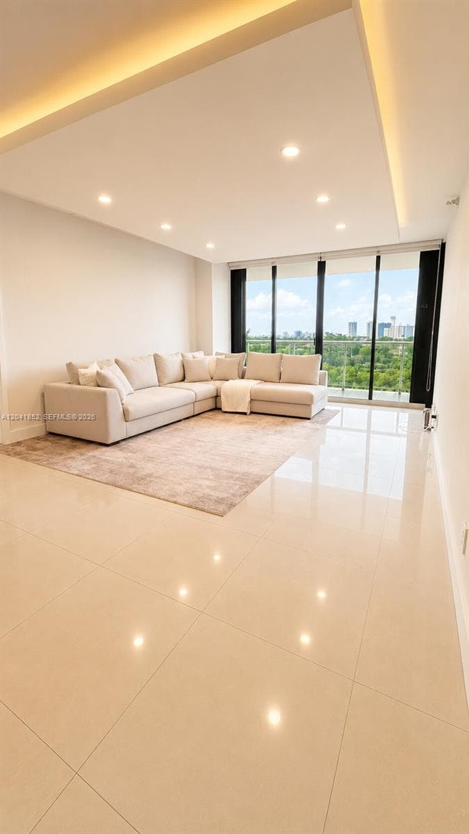 HARBORSIDE AT THE WATERWA · #502 in Aventura - Photo 11