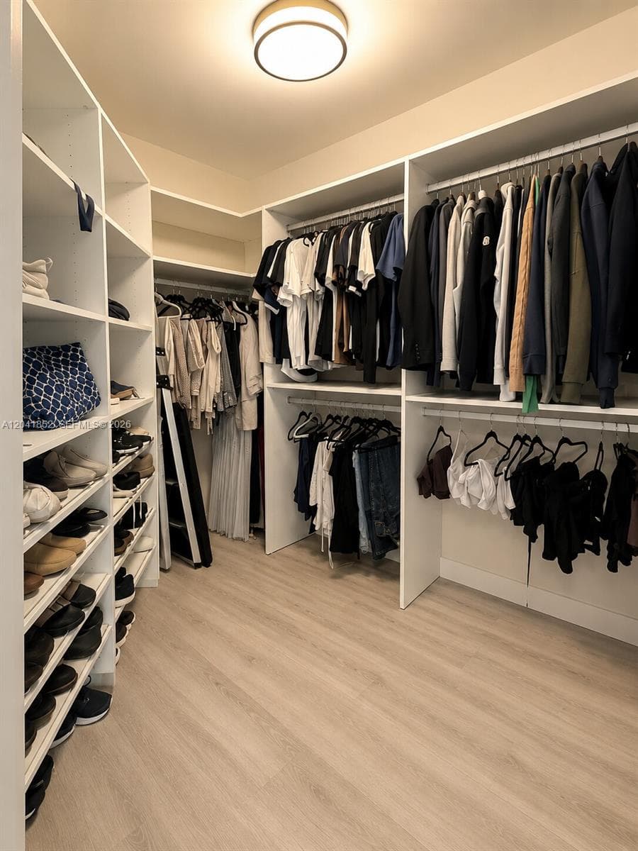HARBORSIDE AT THE WATERWA · #502 in Aventura - Photo 19