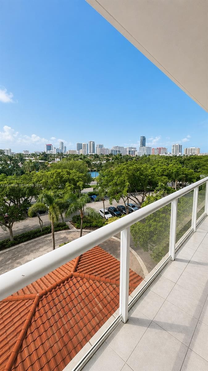 HARBORSIDE AT THE WATERWA · #502 in Aventura - Photo 31
