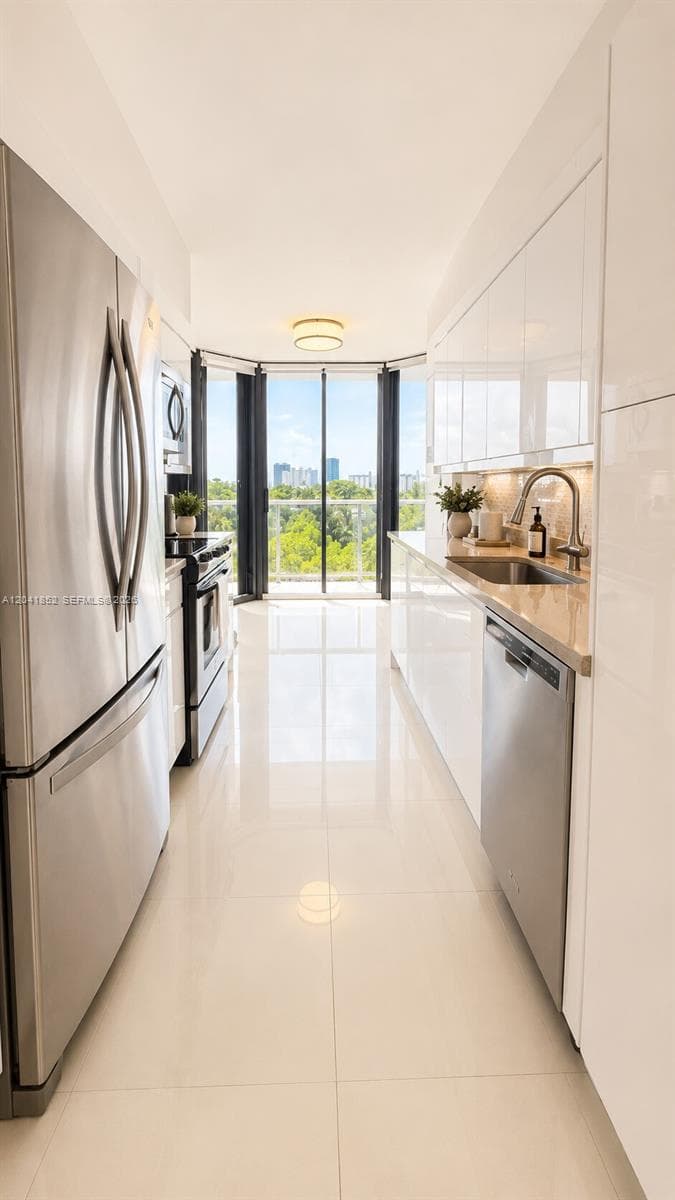 HARBORSIDE AT THE WATERWA · #502 in Aventura - Photo 4