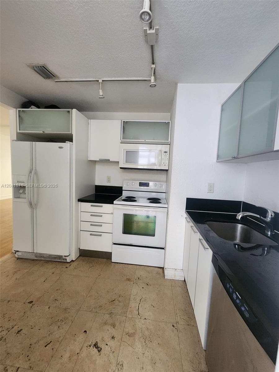 BAY HARBOR ISLAND · #212 in Bay Harbor Islands - Photo 8