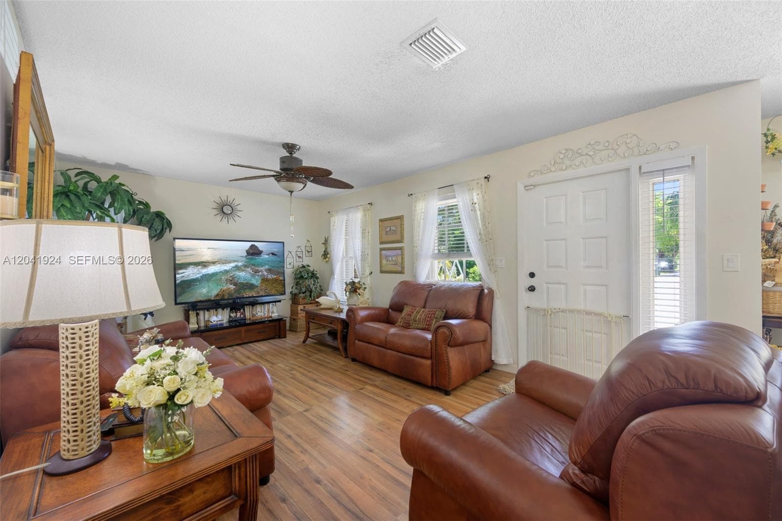 906 SW 8th Ave photo 3
