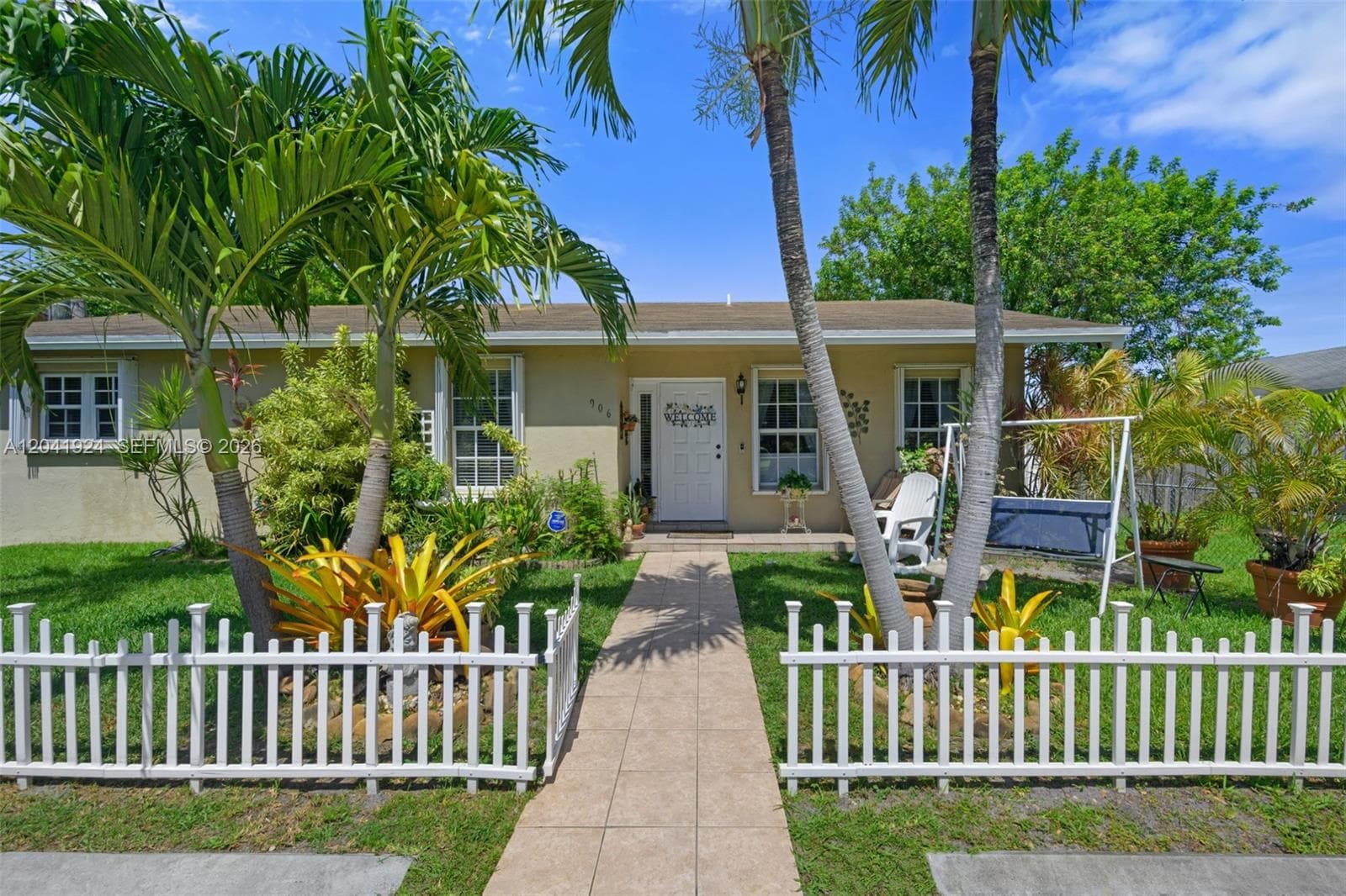 906 SW 8th Ave photo 1