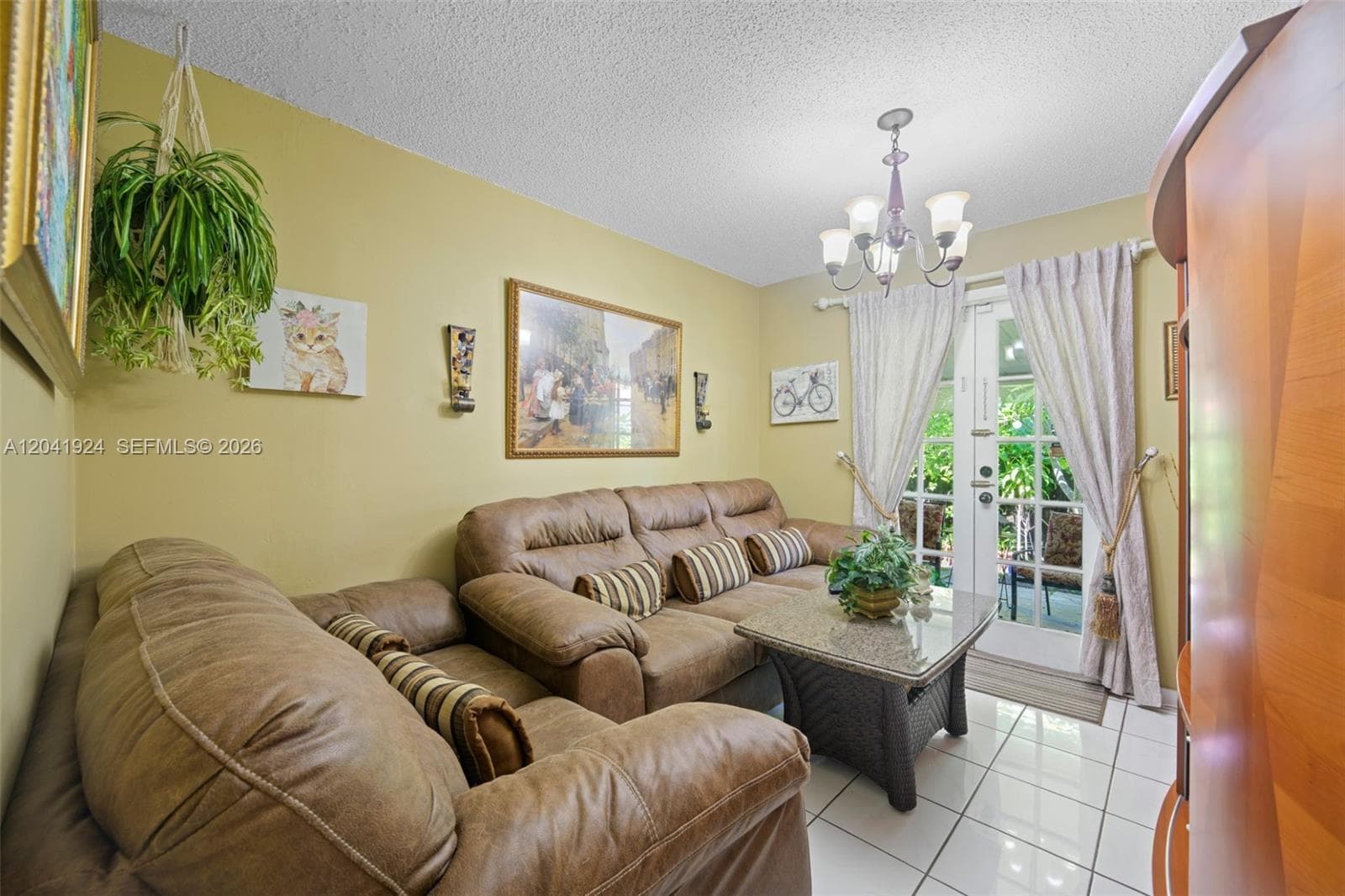 906 SW 8th Ave photo 8