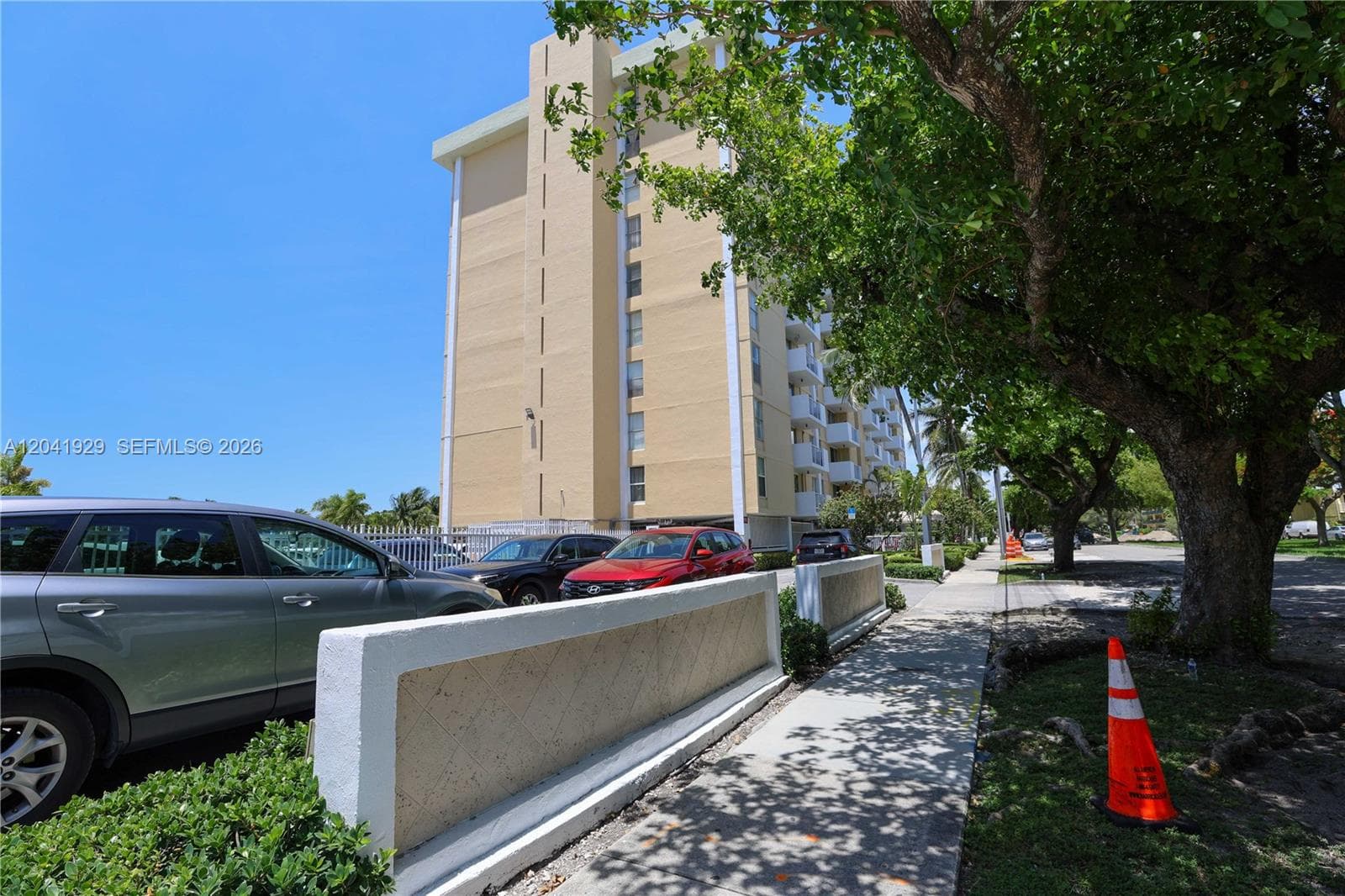 KEYSTONE TOWERS CONDO · #906 in North Miami - Photo 2