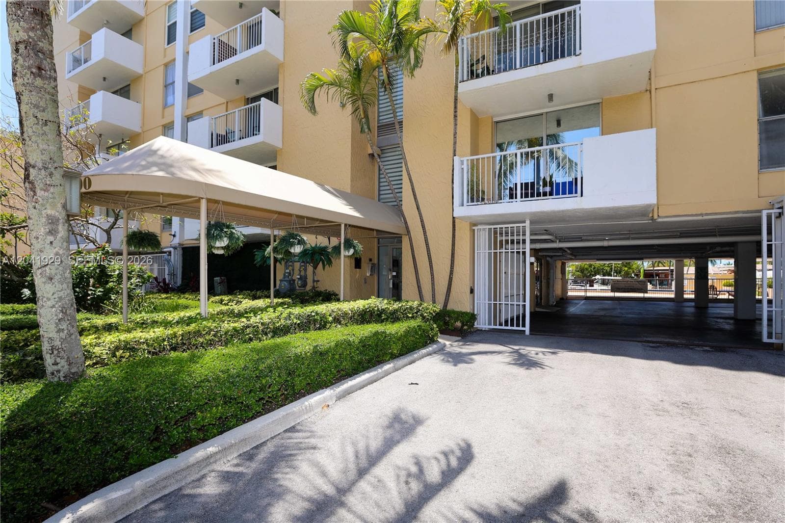 KEYSTONE TOWERS CONDO · #906 in North Miami - Photo 12