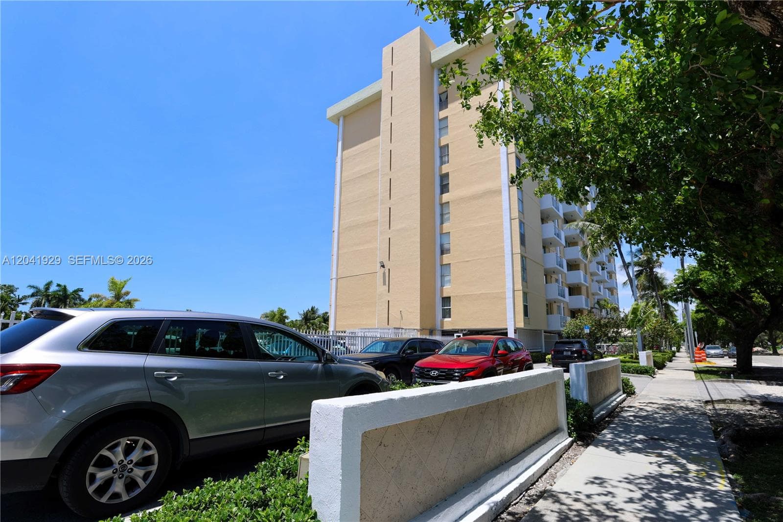 KEYSTONE TOWERS CONDO · #906 in North Miami - Photo 3