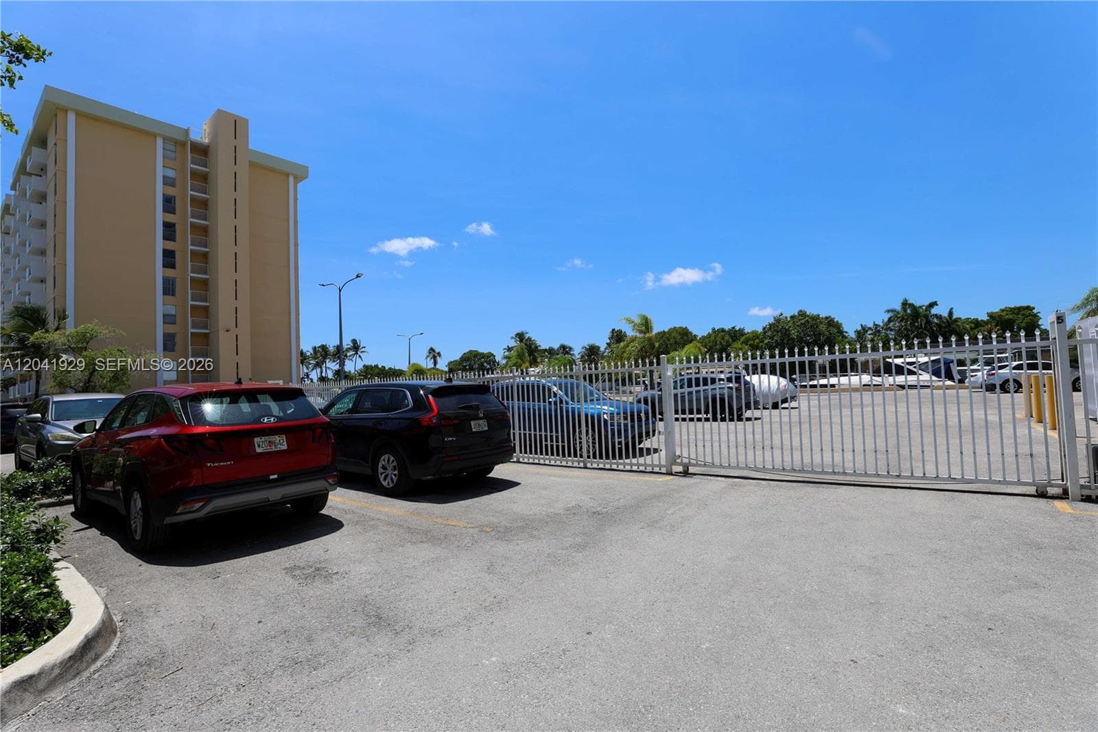 KEYSTONE TOWERS CONDO · #906 in North Miami - Photo 5