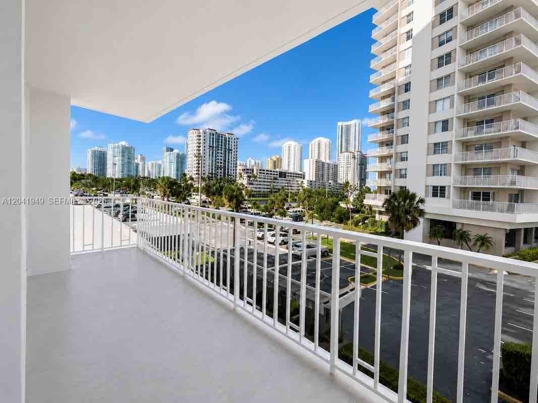 ARLEN HOUSE WEST CONDO · #232 in Sunny Isles Beach - Photo 2