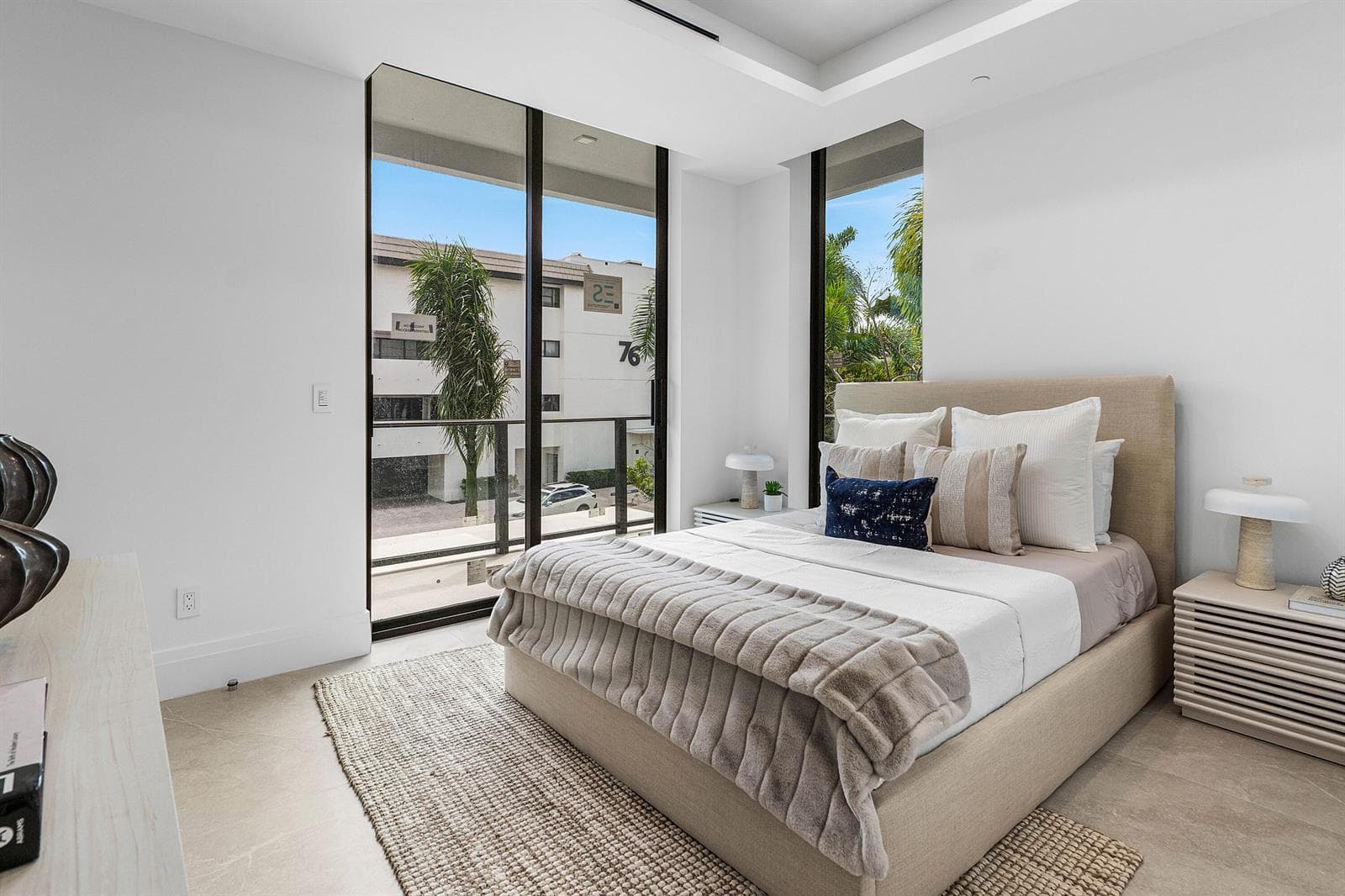 019-87IsleofVeniceDrive-FortLauderdale-F