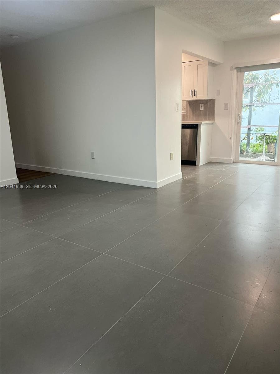 2611 NE 204th Ter photo 2