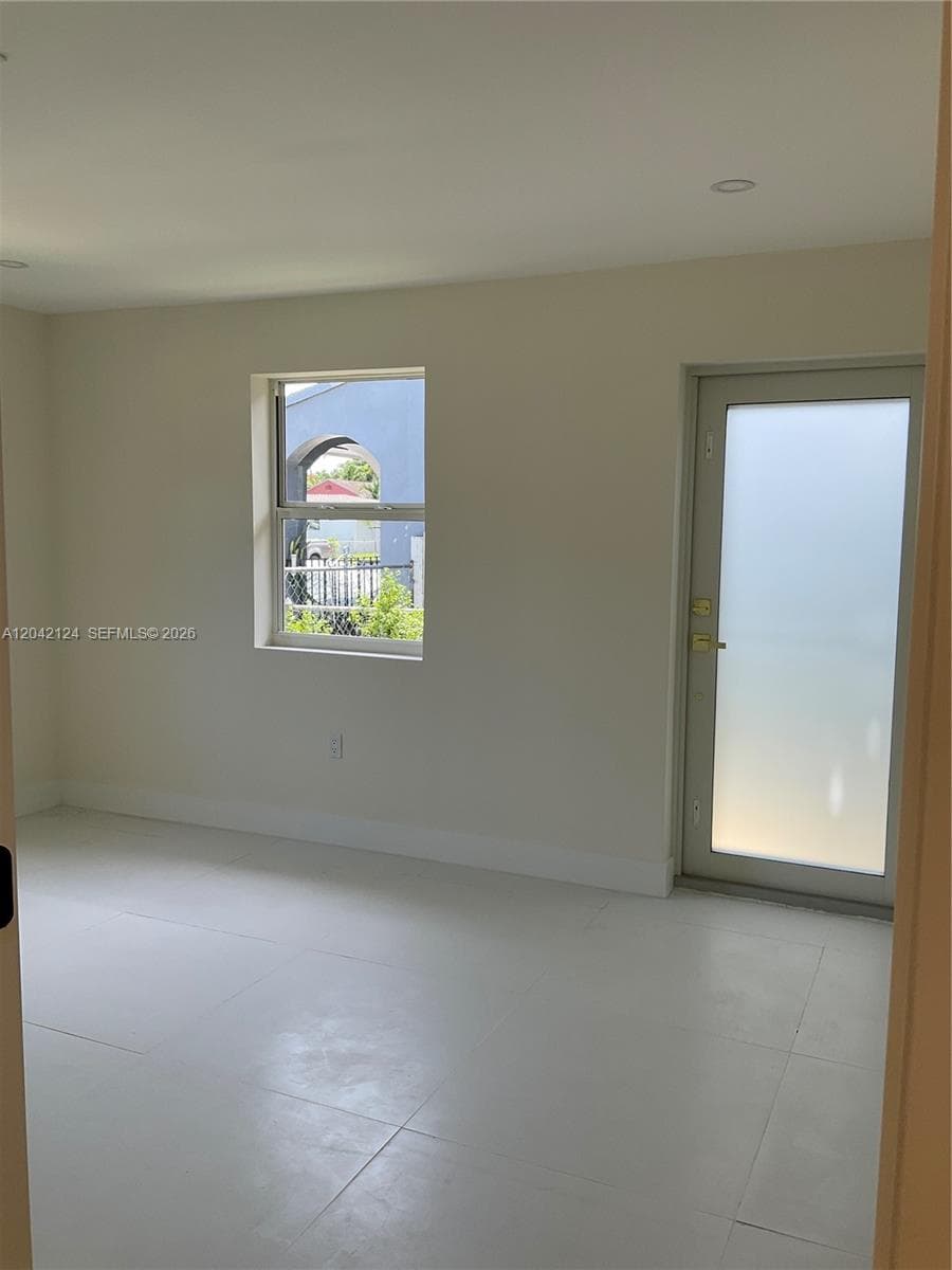 1# bed/den with private entrance