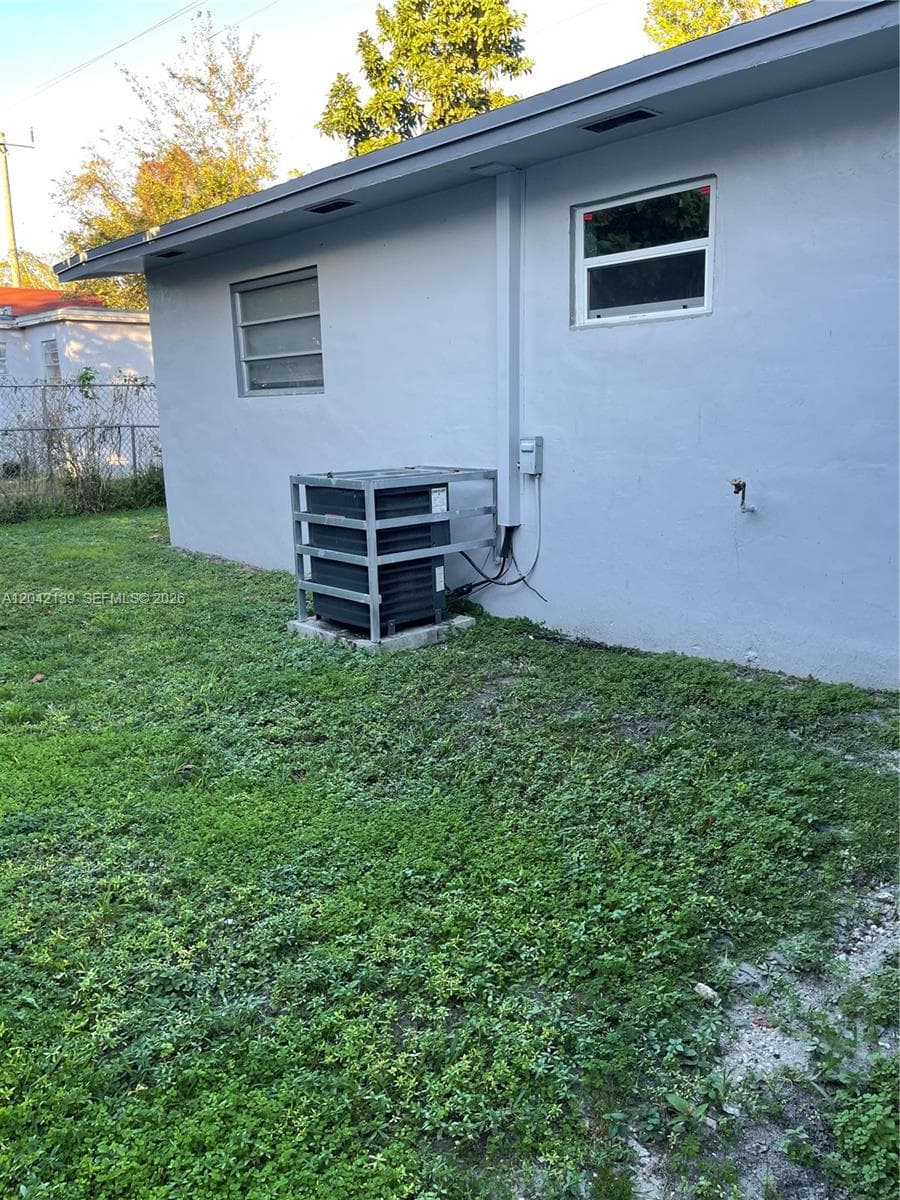 2901 NW 50th St photo 10