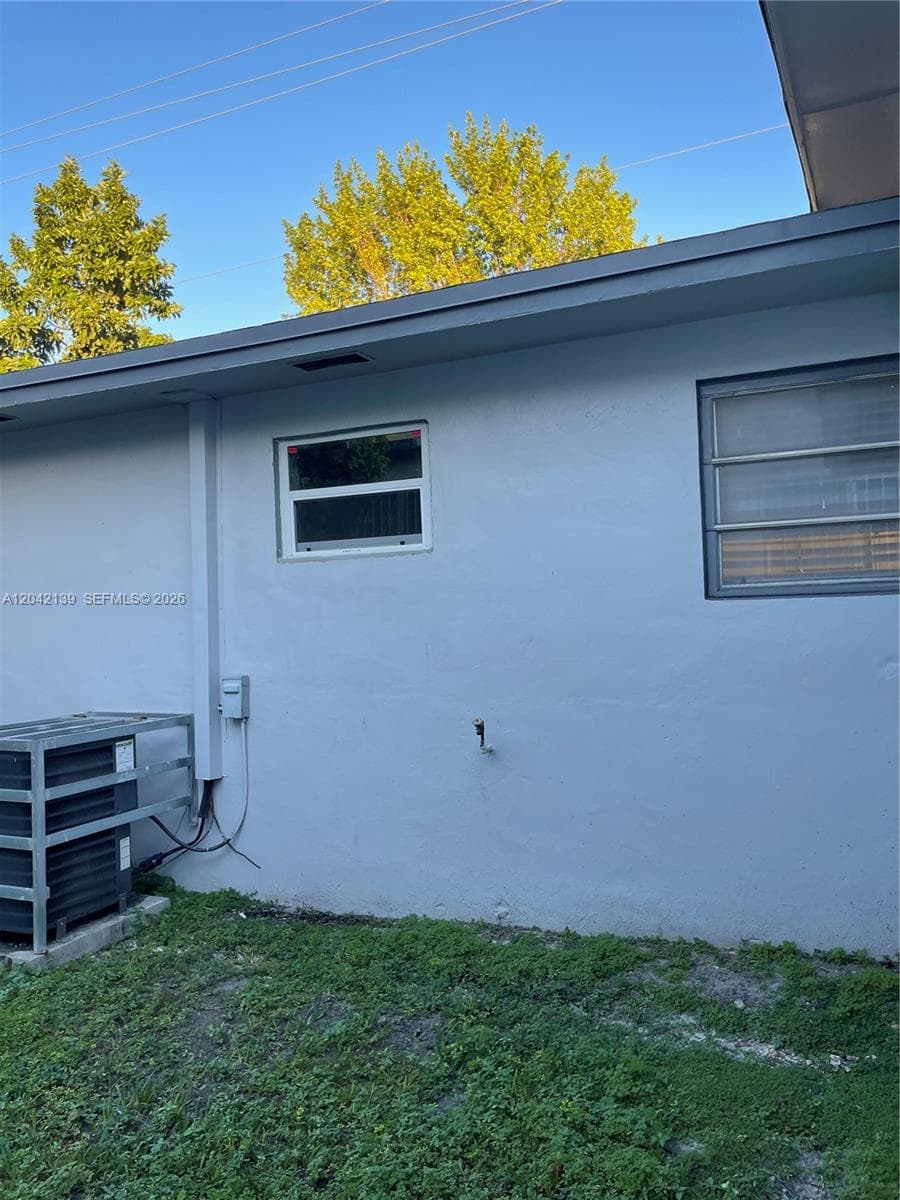 2901 NW 50th St photo 14