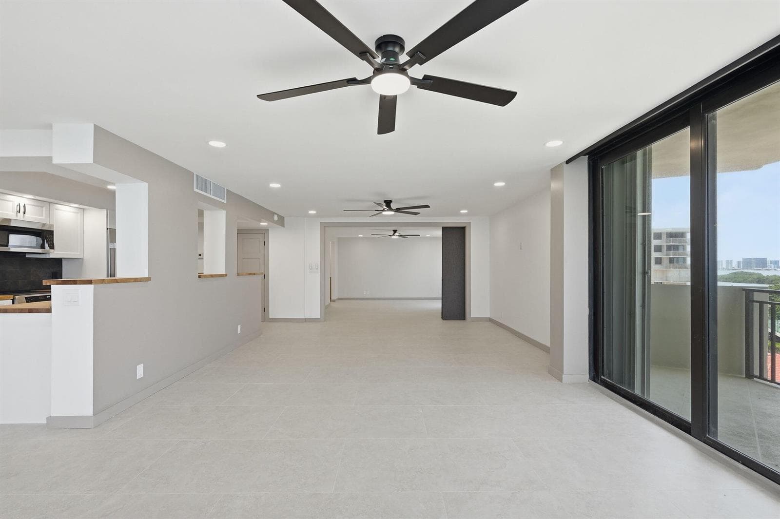 23-web-or-mls-5460_N_Ocean_Dr_Apt_6A_023