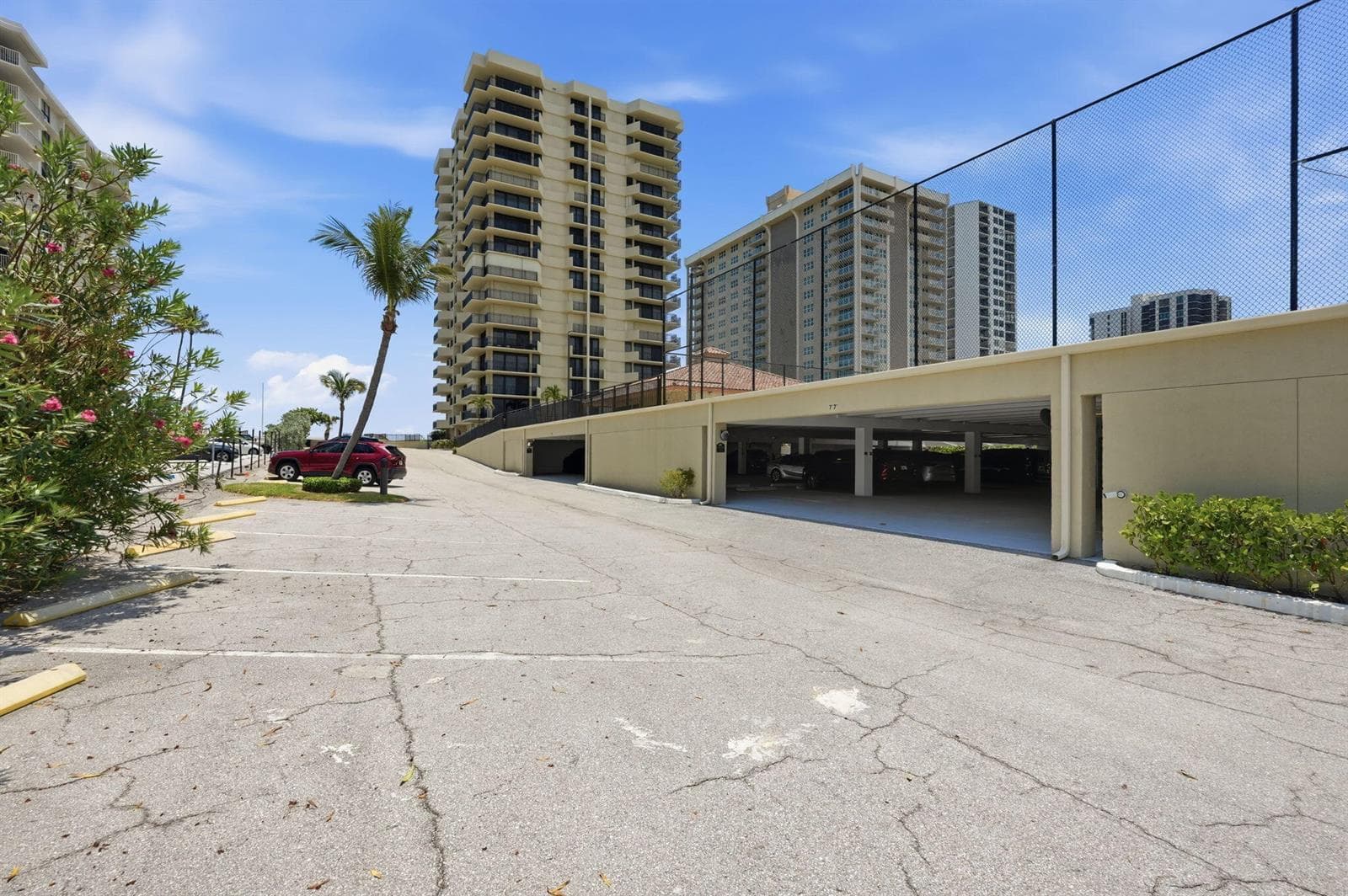 3-web-or-mls-5460_N_Ocean_Dr_Apt_6A_003