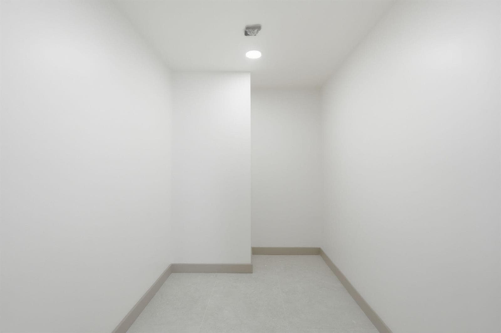 16-web-or-mls-5460_N_Ocean_Dr_Apt_6A_016