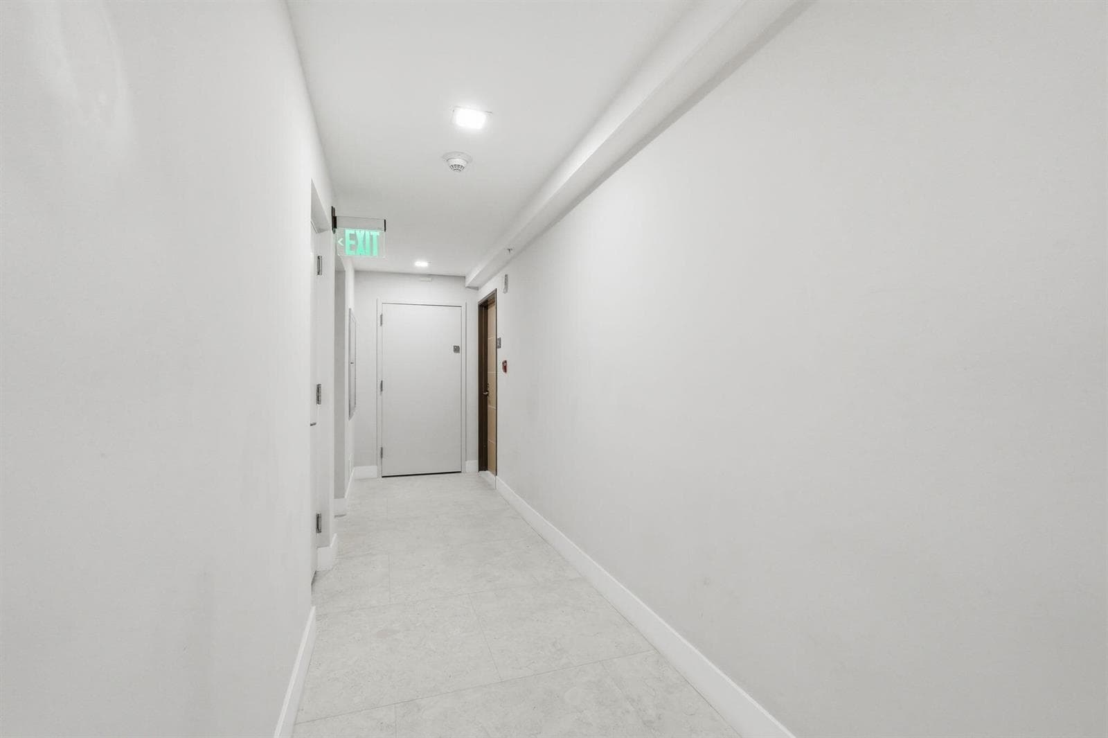 42-web-or-mls-5460_N_Ocean_Dr_Apt_6A_042
