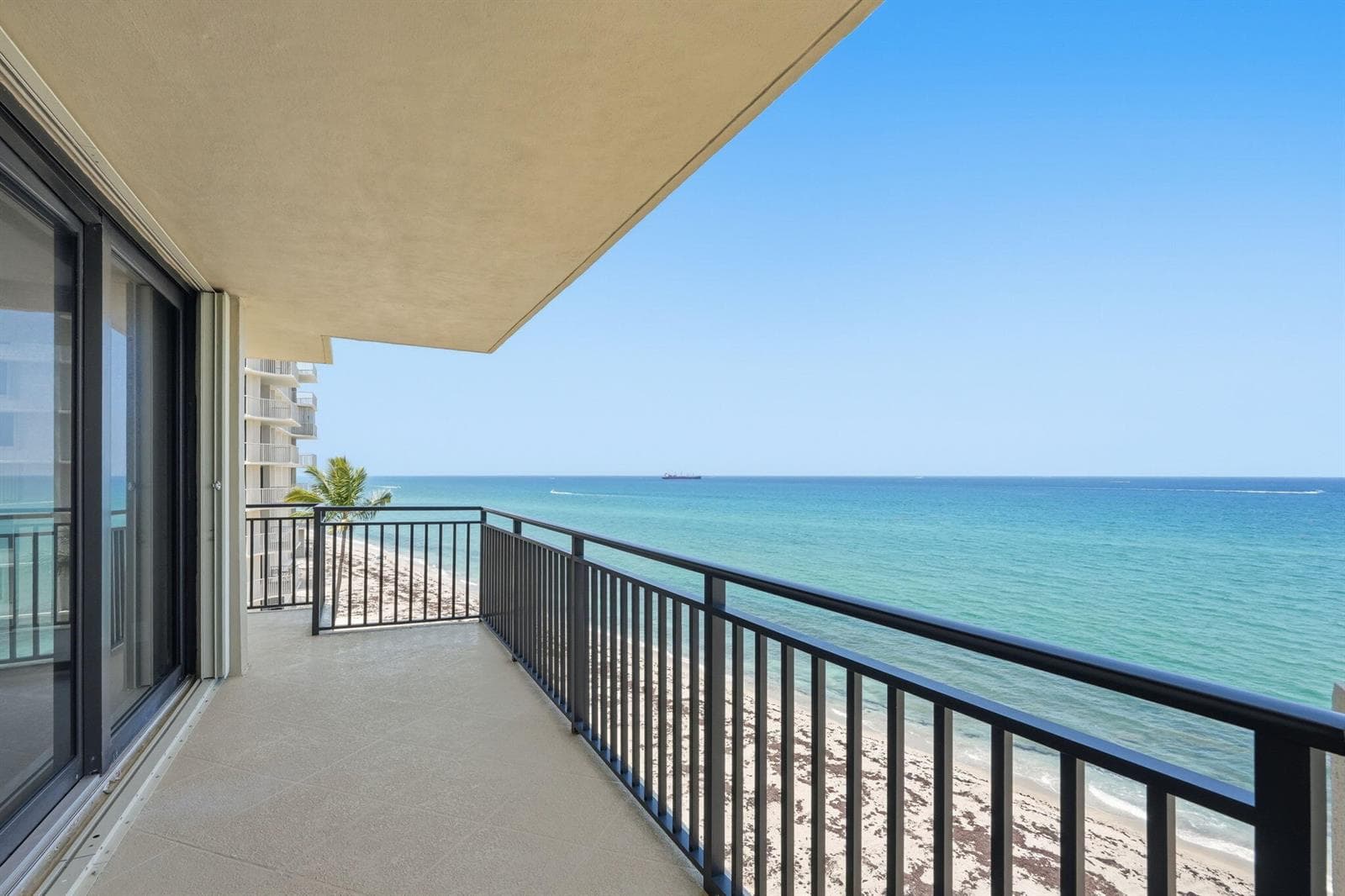 36-web-or-mls-5460_N_Ocean_Dr_Apt_6A_036