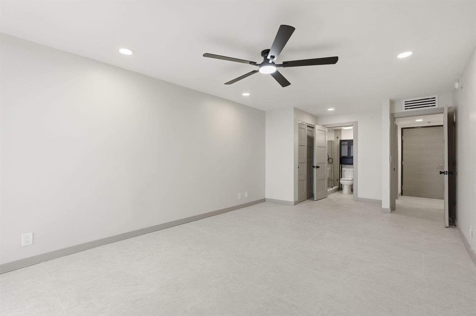 5-web-or-mls-5460_N_Ocean_Dr_Apt_6A_005