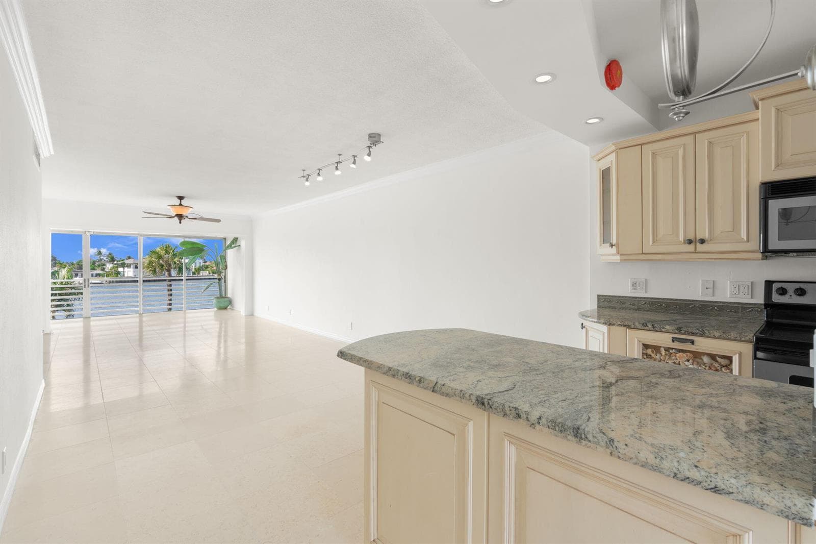 2-web-or-mls-951 Spanish Cir apt 346 Del