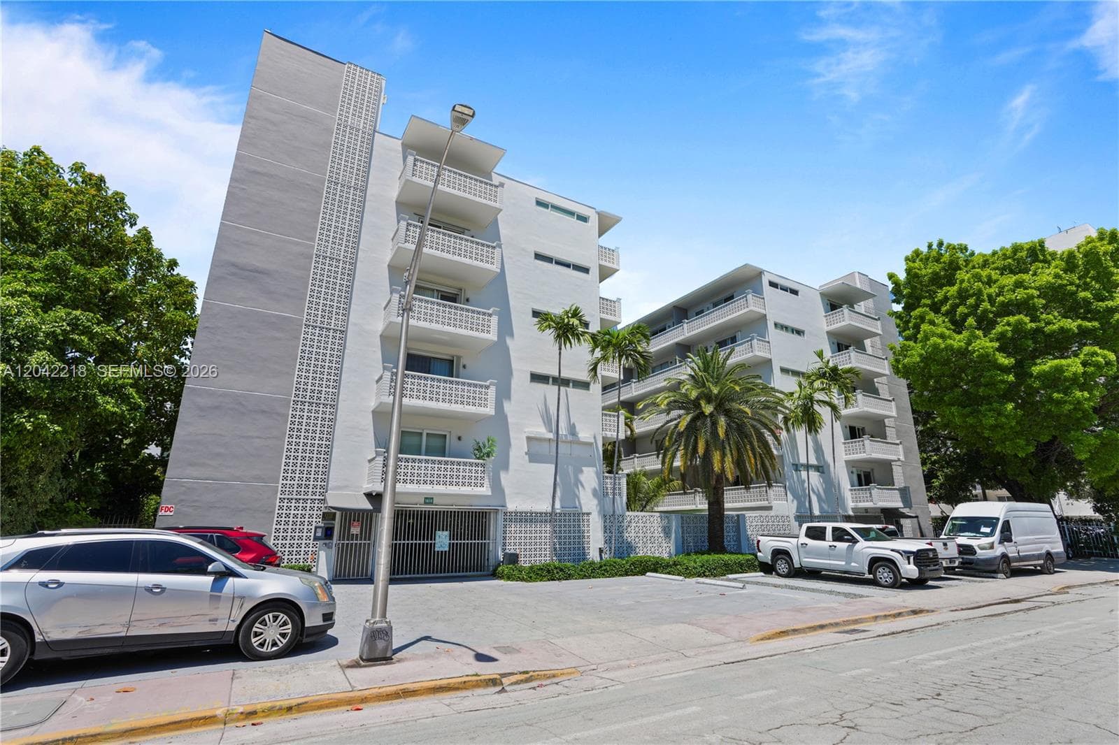 TWIN TOWERS · #203 in Miami Beach - Photo 28