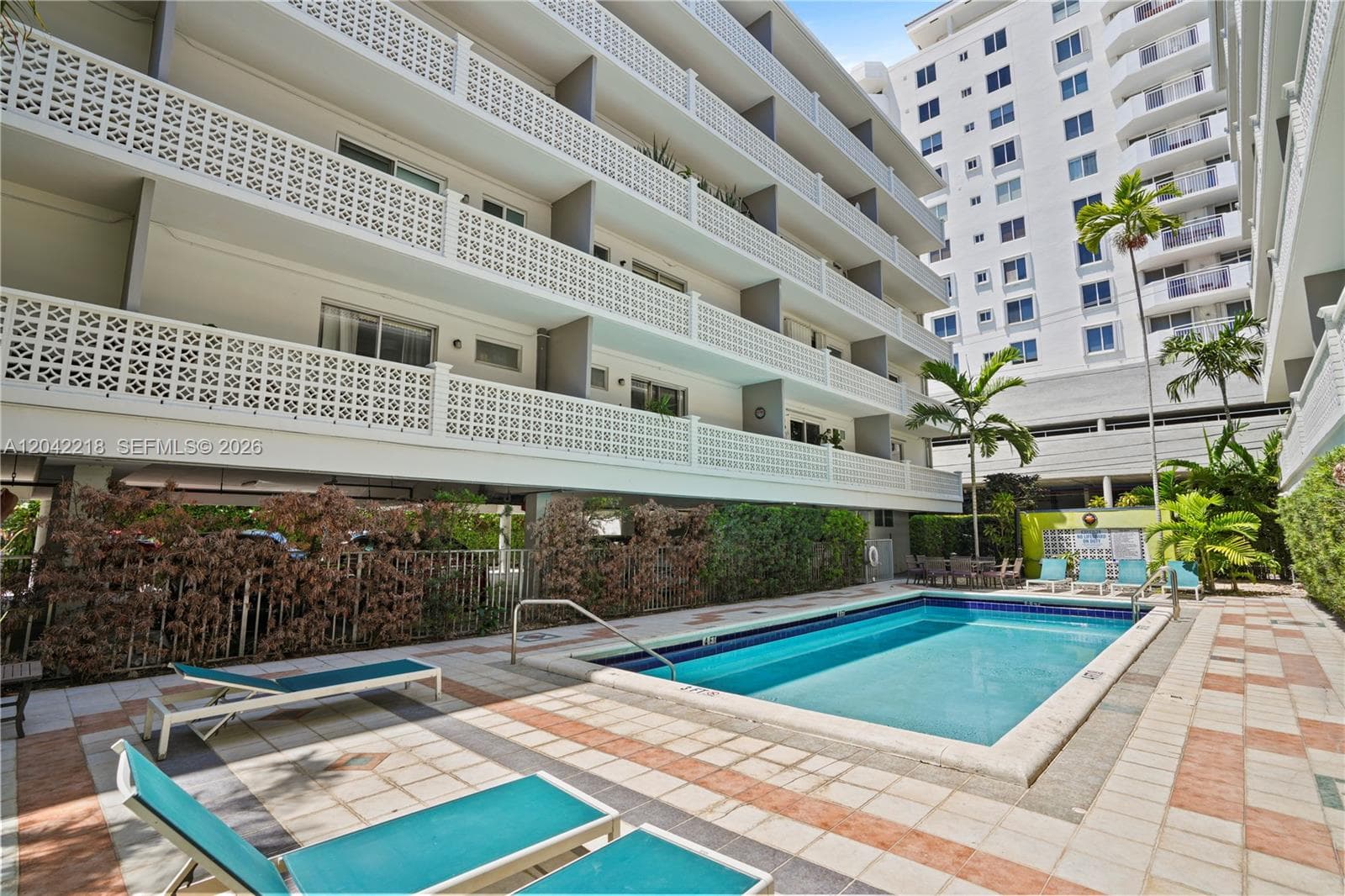 TWIN TOWERS · #203 in Miami Beach - Photo 24